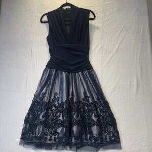 SLNY Dark Navy Mixed Tulle/Floral Appliqués Cocktails Dress Size 8 Pre-Owned.